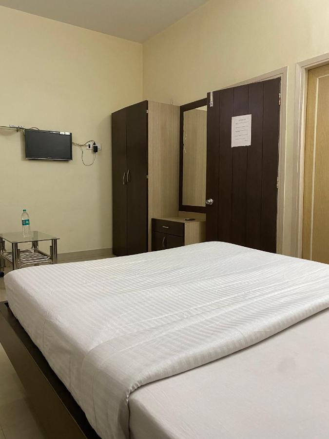 Lake Land Guest House Kolkata Exterior photo