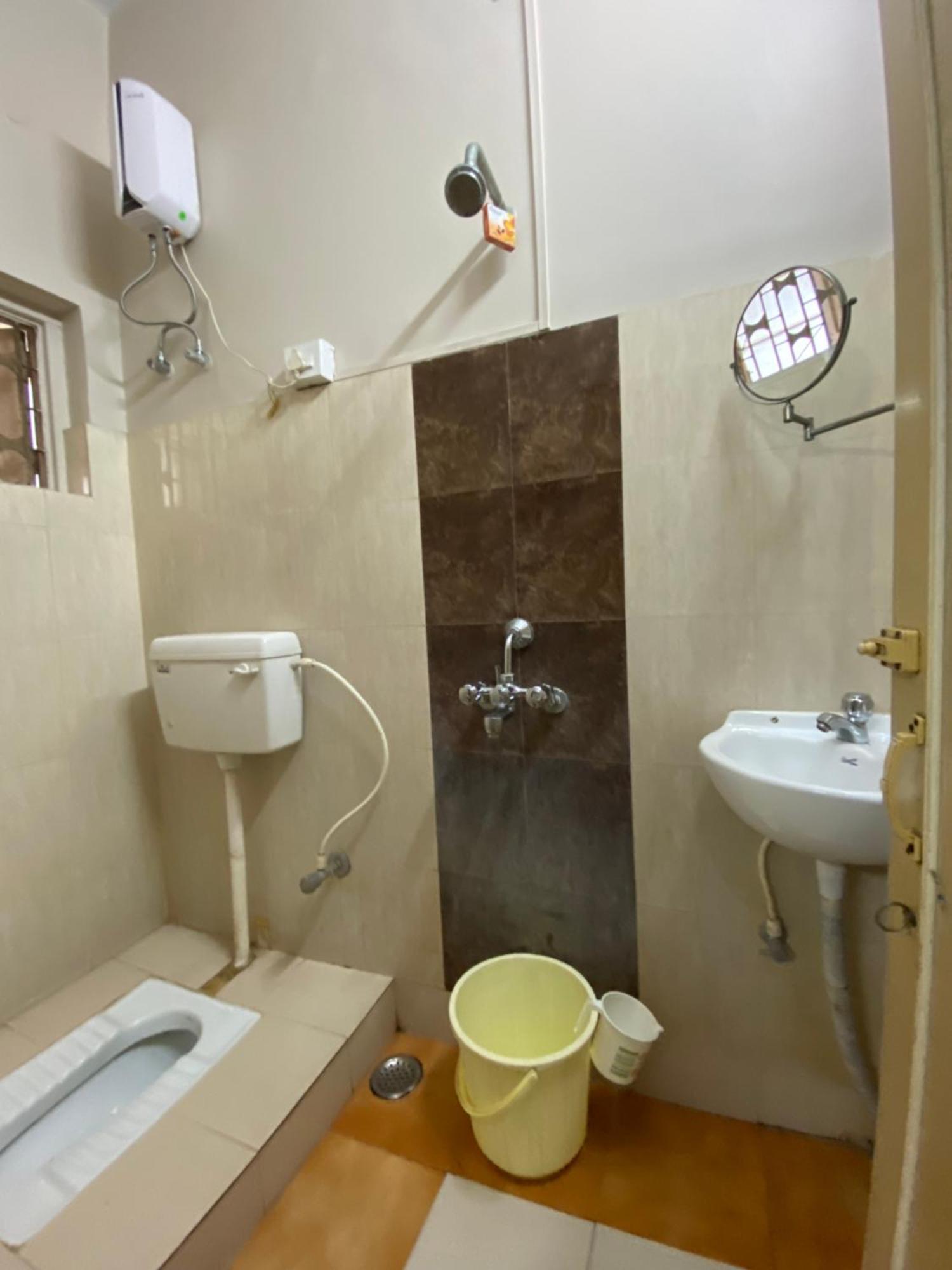 Lake Land Guest House Kolkata Exterior photo